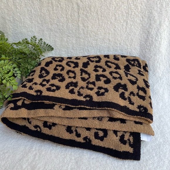 BAREFOOT DREAMS Midnight/ Camel Throw Blanket gently used 180 - Picture 5 of 12